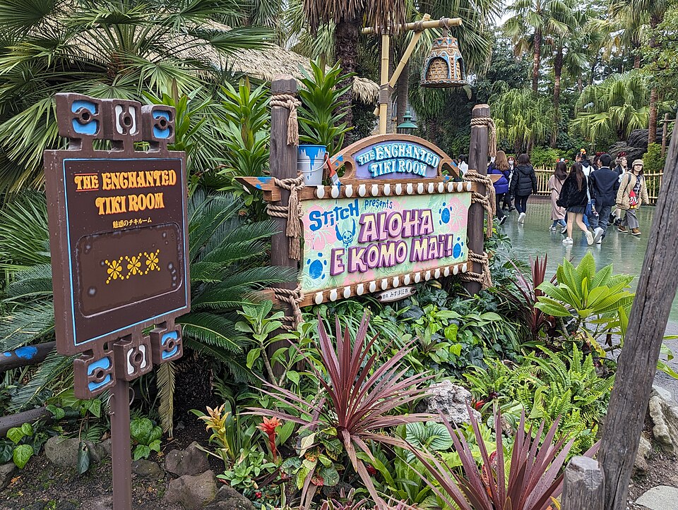 The Enchanted Tiki Room: Stitch Presents “Aloha E Komo Mai!”
