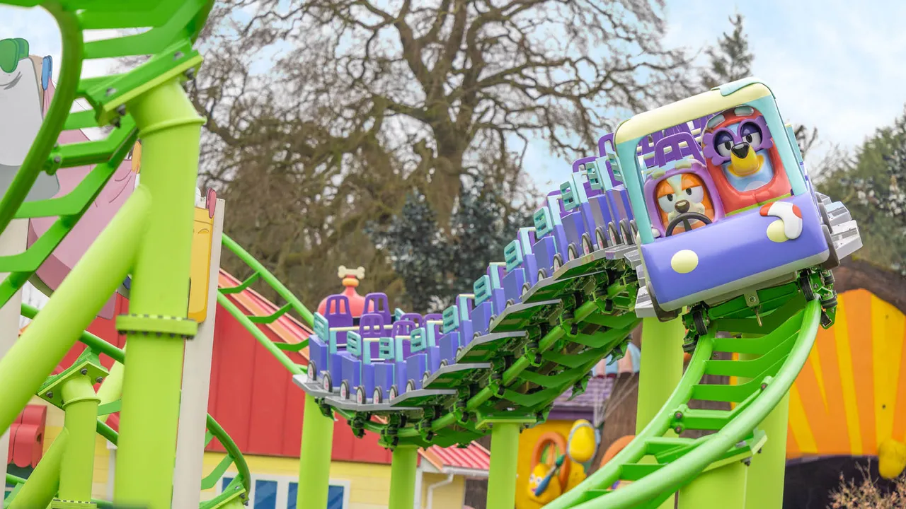 Bluey the Ride: Here Come The Grannies!