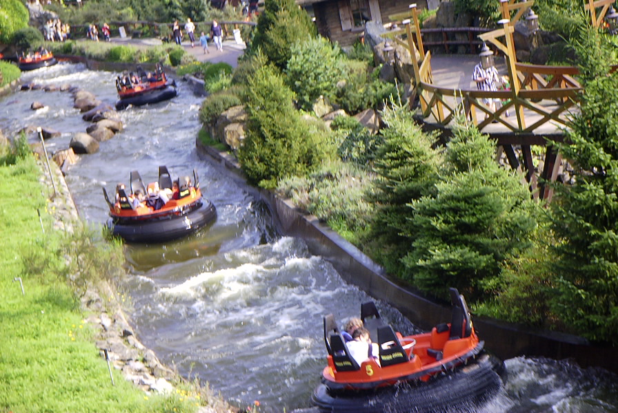 MOUNTAIN-RAFTING