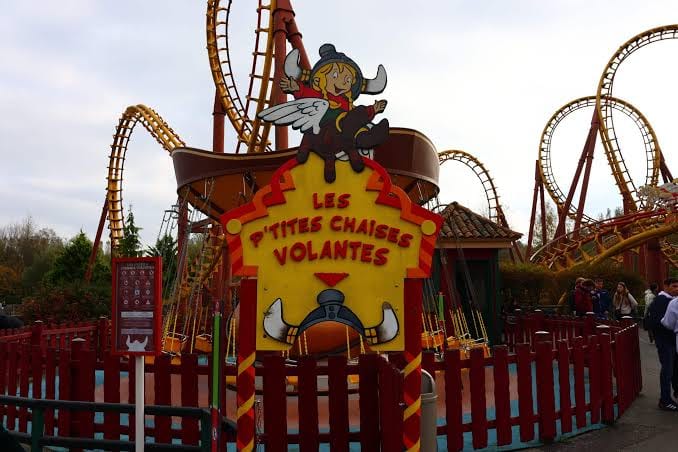 Les Petites Chaises Volantes